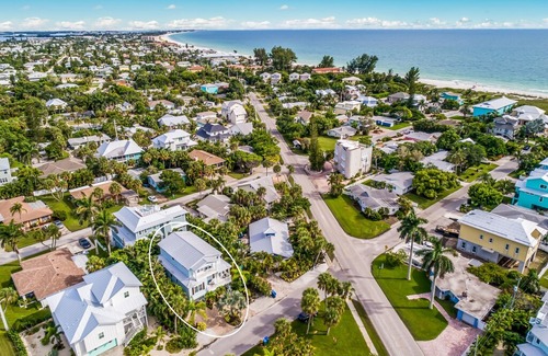 Holmes Beach House | Sunny Disposition: Private Heated Pool, Video/Board Games, 1 Block to the Gulf!