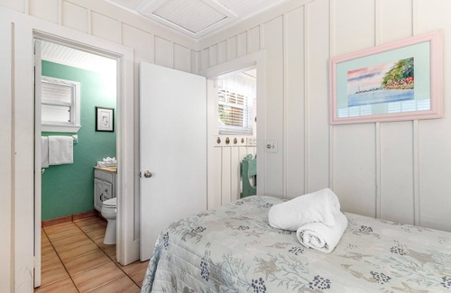 Anna Maria Cottage | Sunny dog-friendly cottage with spacious patio and grill, steps from the beach