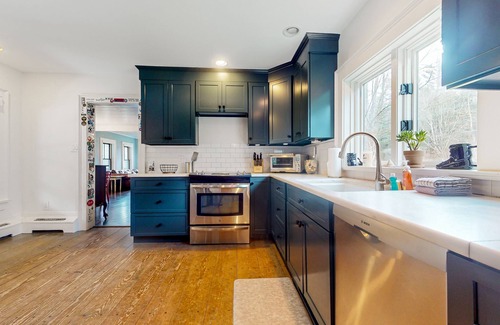 Wallingford House | Sunny, dog-friendly home with a fenced yard, washer/dryer