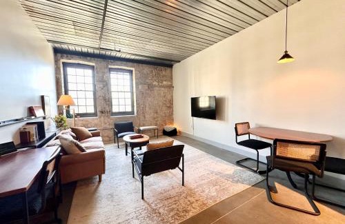 Westown Apartment | Sunny Double Queen 1BR Apartment Walking Distance to Fiserv