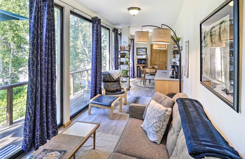 Fairbanks Apartment | Sunny downtown studio with kitchenette, smart TV, AC, & balcony