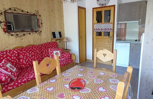 Champagny-en-Vanoise Apartment | Sunny Duplex with Terrace - Ski Paradise in Champagny-en-Vanoise