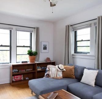 Milwaukee Apartment | Sunny East Side Vintage 2BR Apartment