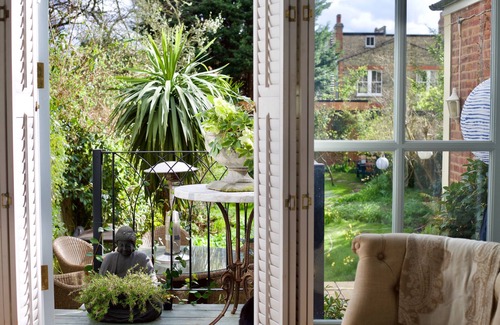 Haringey Apartment | Sunny Edwardian garden flat with large summer house in leafy north london
