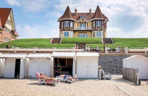 De Haan Apartment | Sunny Escape by the Shore