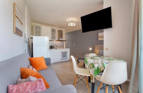El Madronal Apartment | Sunny Escape, Parque Santiago 2