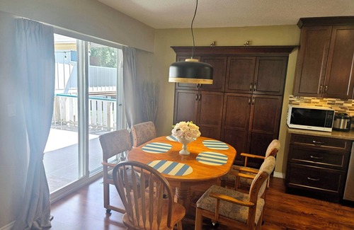 Yorkson House | Sunny estate