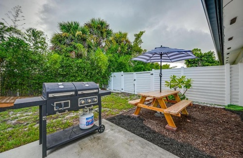 Central Naples House | Sunny Florida Escape with Patio, Grill and Fire Pit!