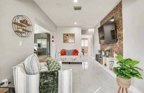 Edgewood House | Sunny Fort Lauderdale Awaits You! "Family Friendly Retreat nn