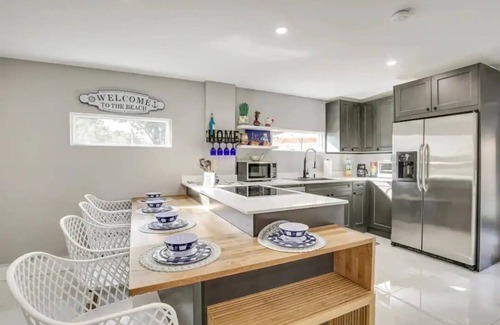 Edgewood House | Sunny Fort Lauderdale Awaits You! "Family Friendly Retreat nn