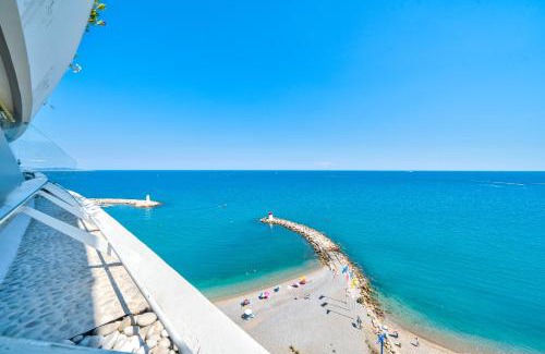 Villeneuve Loubet Beach Apartment | SUNNY