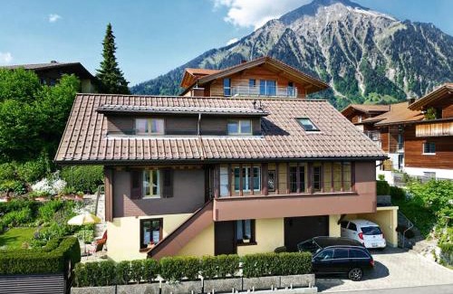 Aeschi bei Spiez Apartment | Sunny Garden - Charmantes Chalet mit Aussicht