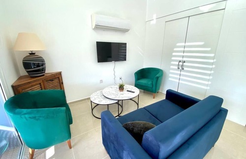 Bahceli Apartment | Sunny garden loft, a stone's throw to the sea