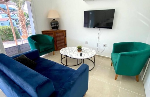 Bahceli Apartment | Sunny garden loft, a stone's throw to the sea