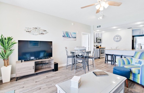 Panama City Beach Condo | Sunny getaway at the beach with furnished balcony, pool & fitness room