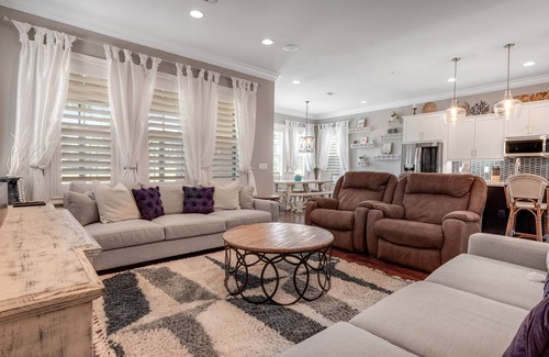 Villa Lago House | Sunny getaway with 2 golf carts, patio, grill, pool, & tennis