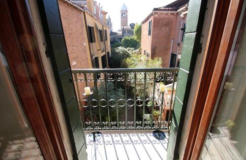 Cannaregio Apartment | SUNNY Ghetto CANALVIEW
