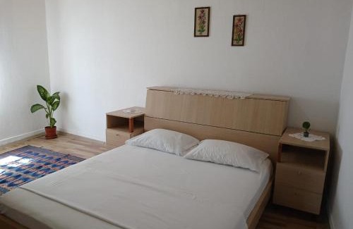 Gjirokaster Apartment | Sunny Guest House