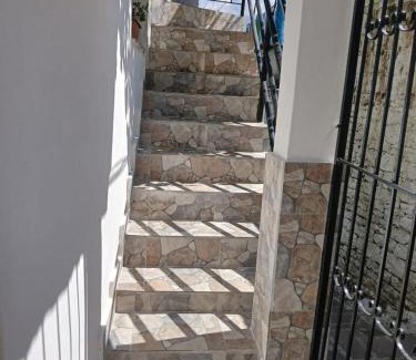 Gjirokaster Apartment | Sunny Guest House