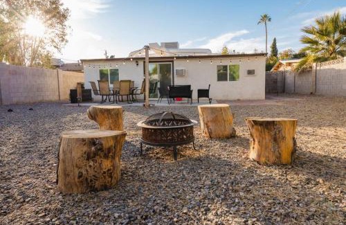 Phoenix Apartment | Sunny Guest Suite with large backyard - Pets Welcome