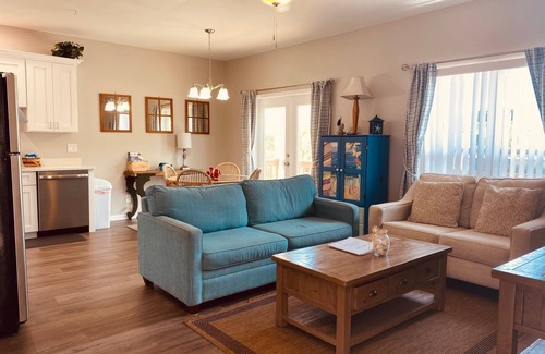 Fort Walton Beach Condo | Sunny Happy Place by the Beach, Sleeps 6. Beach service March 1 to October 30.