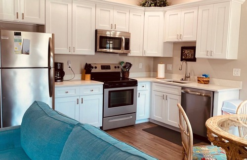 Fort Walton Beach Condo | Sunny Happy Place by the Beach, Sleeps 6. Beach service March 1 to October 30.