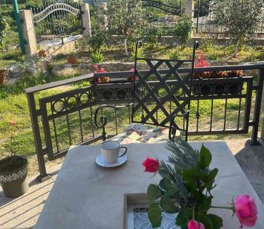 Radanovici Apartment | Sunny Hill - Parking - Fenced Garden - Luxury Loft