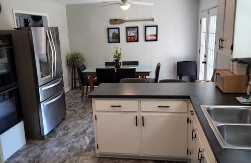 Cadiz House | Sunny home across from Lake Barkley, fenced yard patio w/grill convenient to LBL