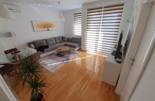 Mostar Apartment | Sunny home in Mostar with a garage!