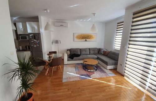 Mostar Apartment | Sunny home in Mostar with a garage!