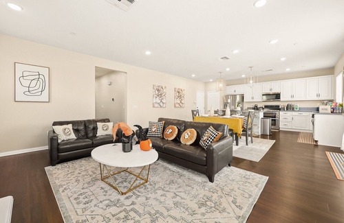 Ontario House | Sunny home