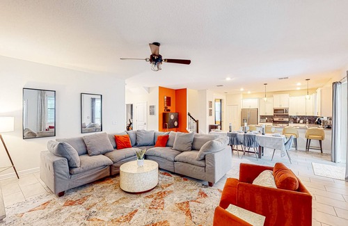 Kissimmee House | Sunny home with a pool, game room & six bedrooms