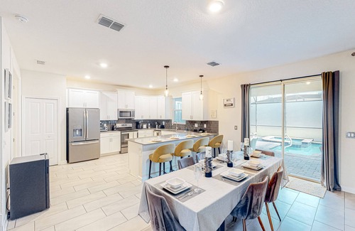 Kissimmee House | Sunny home with a pool, game room & six bedrooms