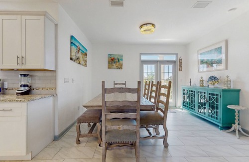 Fort Walton Beach - Destin House | Sunny home with great outdoor space, pool & tennis courts - walk to the beach