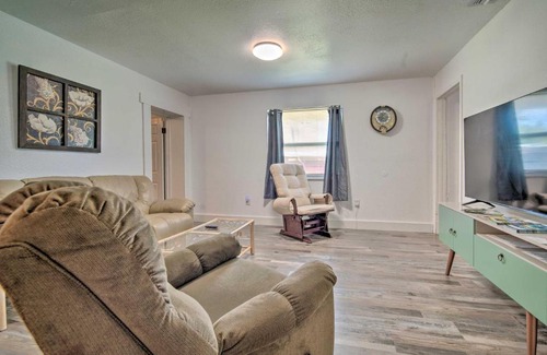Homosassa House | Sunny Homosassa Escape with Shared Pool and Yard
