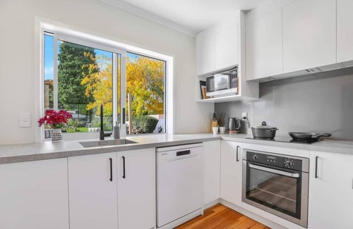 Pukehangi House | Sunny Inn Tawavale Su