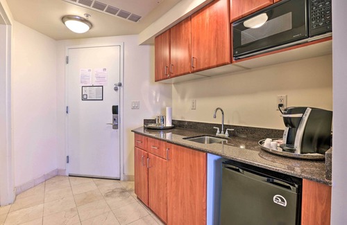 Sunny Isles Beach Condo | Sunny Isles Beach High Rise w/Beach & Pool Access