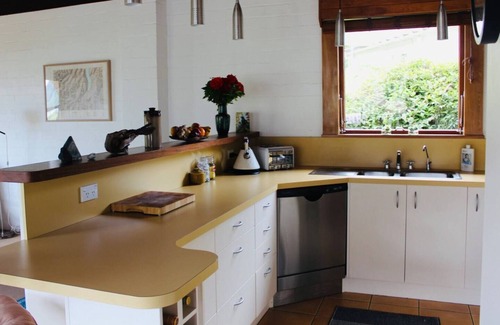 Kingston House | Sunny Kingston house, panoramic views, family stays