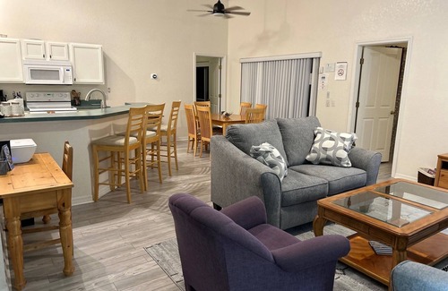 Loughman House | Sunny Lake Reserve south facing pool lake view 2 master bed rooms w/en-suite