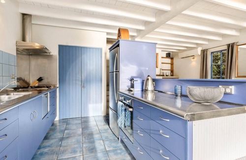 Kelvin Heights House | Sunny Lakeview Villa | Outdoor living | Hot Tub