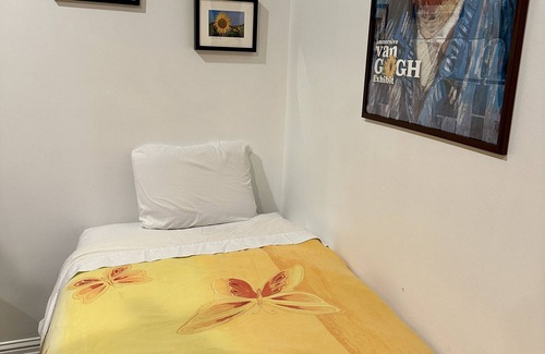 West Los Angeles House | Sunny, Large 2BR/2BA West LA Guesthome with Pickleball/Basketball. Pets Welcome.