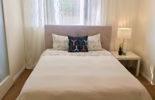 West Los Angeles House | Sunny, Large 2BR/2BA West LA Guesthome with Pickleball/Basketball. Pets Welcome.