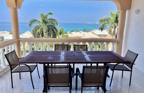 Cole Bay House | Sunny, Large 3 Bedroom Villa with Ocean Views