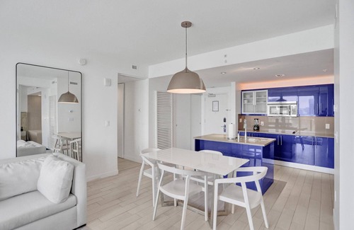 Central Beach Condo | Sunny, Luxury Waterfront Condo With Pool & Gym