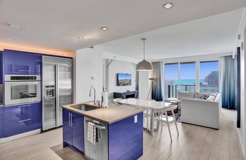 Central Beach Condo | Sunny, Luxury Waterfront Condo With Pool & Gym
