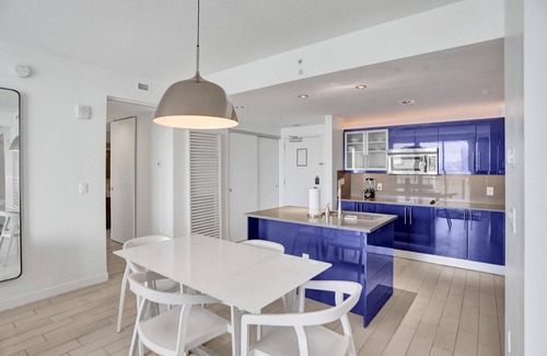 Central Beach Condo | Sunny, Luxury Waterfront Condo With Pool & Gym