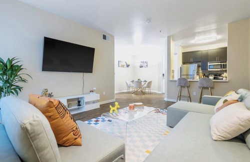 Del Rey Apartment | Sunny Marina Hideout | King Bed | Pool Access