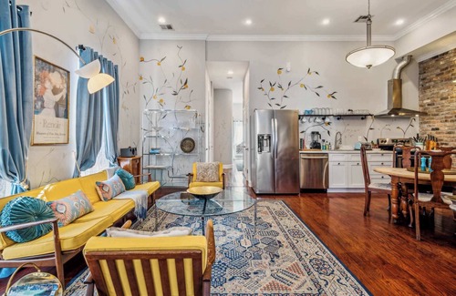 Faubourg Lafayette House | Sunny Mid-Century House w Heated Pool 5br|3ba