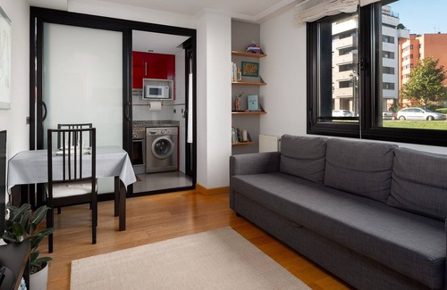 Oviedo City Centre Apartment | Sunny, modern apartment | Walk everywhere | Sleeps 4