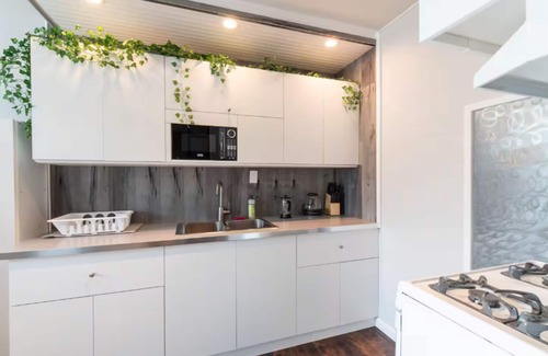 Los Angeles House | Sunny Modern Oasis Near DTLA